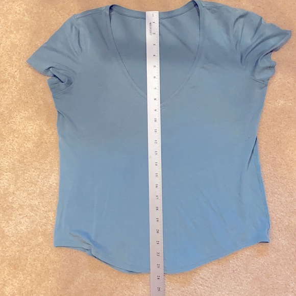 Lululemon love tee - 8 - Picture 9 of 9